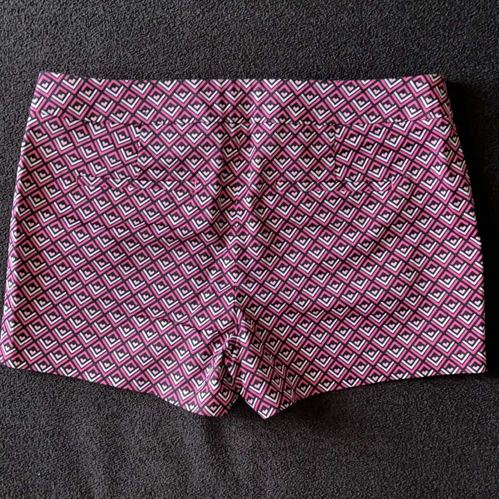 Express Shorts - Picture 2 of 4